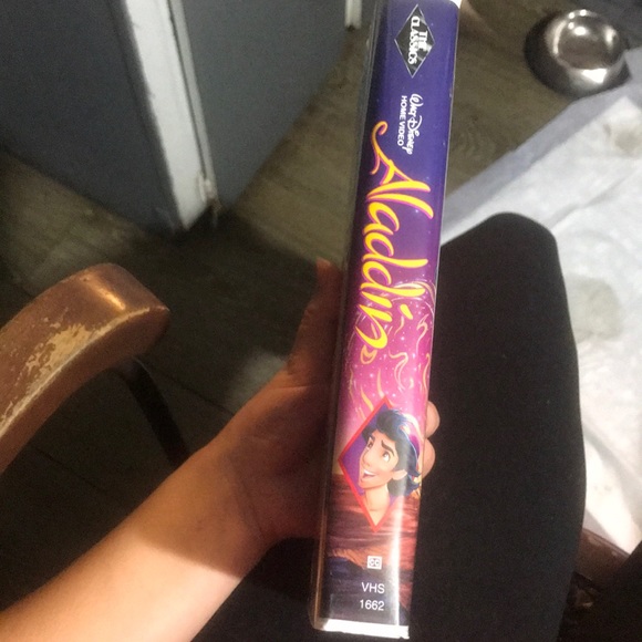 Walt Disney classic Aladdin VHS - Picture 2 of 2